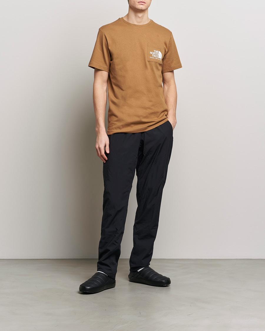 Heren | T-shirts | The North Face | Berkeley Pocket T-Shirt Utility Brown
