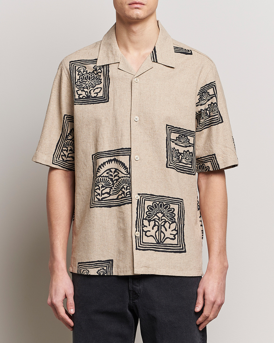 Heren | De linnenkast | NN07 | Ole Printed Short Sleeve Shirt Oatmeal