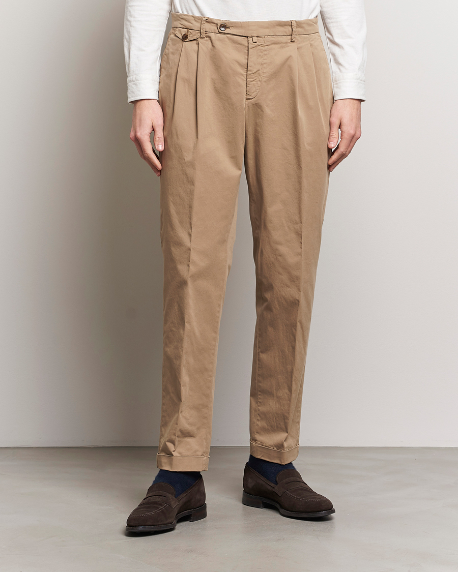 Heren | Chino's | Briglia 1949 | Easy Fit Pleated Cotton Stretch Chino Taupe