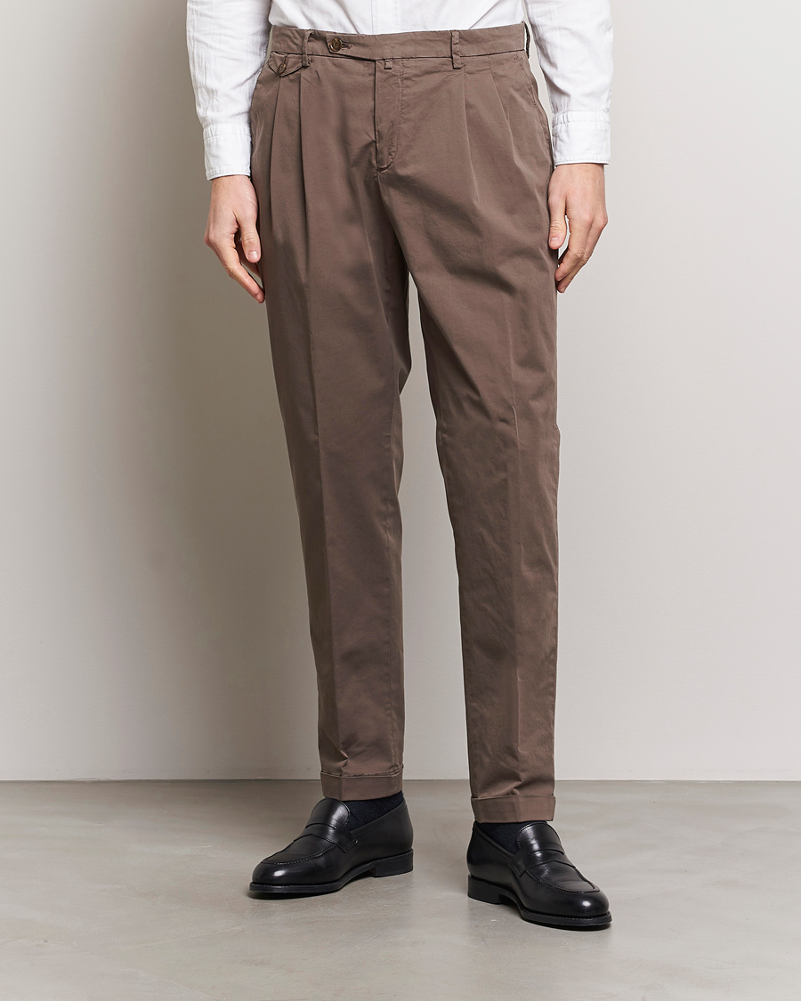 Men | Trousers | Briglia 1949 | Easy Fit Pleated Cotton Stretch Chino Brown