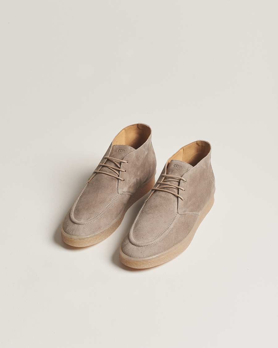 Heren | Contemporary Creators | CQP | Plana Suede Chukka Taupe