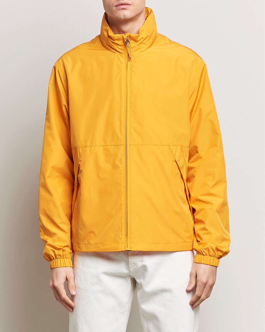 Heren | Klassieke jassen | GANT | Light Nylon Windcheater Medal Yellow