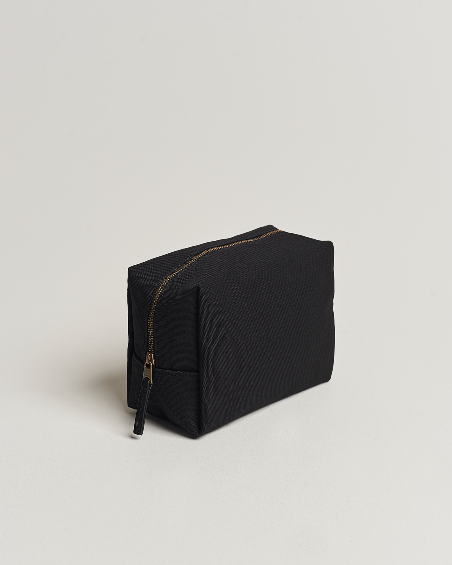 Men | Wash Bags | GANT | Tonal Shield Wash Bag Ebony Black