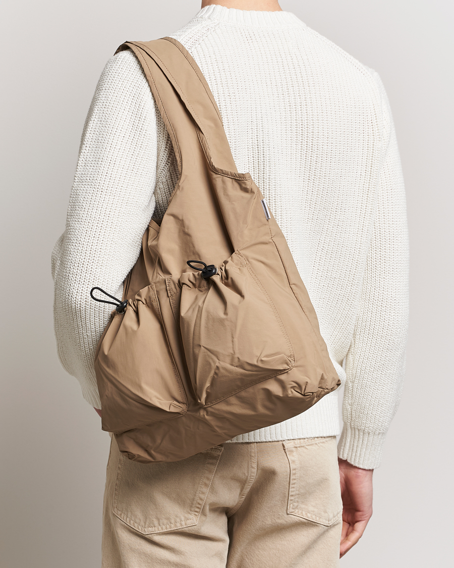 Heren | Zomer | mazi untitled | Nylon Bore Bag Beige