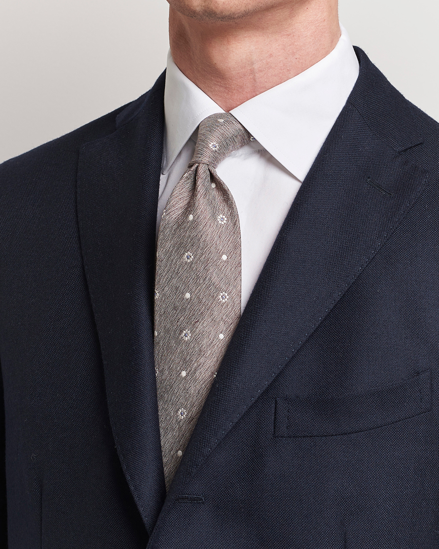 Heren | Amanda Christensen Cotton/Silk/Linen Printed Flower 8cm Tie Brown | Amanda Christensen | Cotton/Silk/Linen Printed Flower 8cm Tie Brown