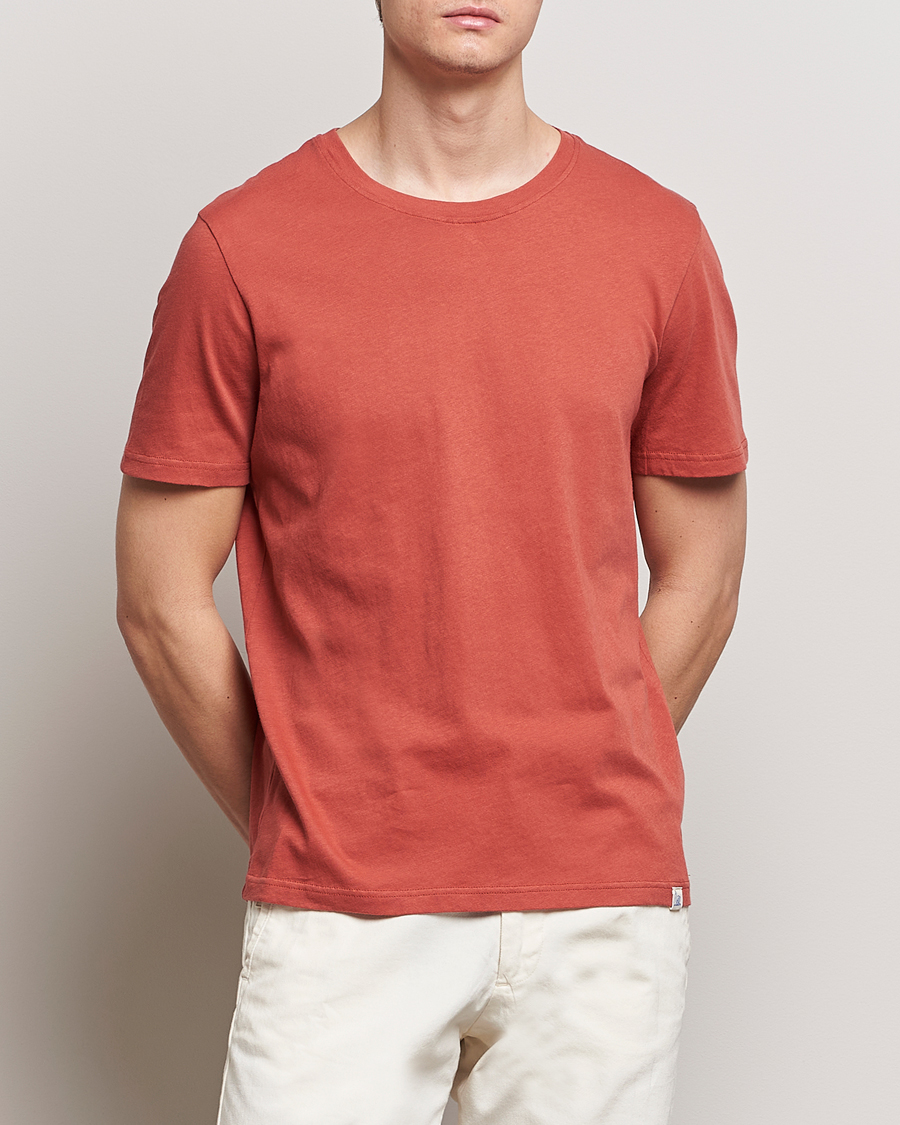 Heren | Contemporary Creators | Merz b. Schwanen | Organic Cotton Washed Crew Neck T-Shirt Newman Red