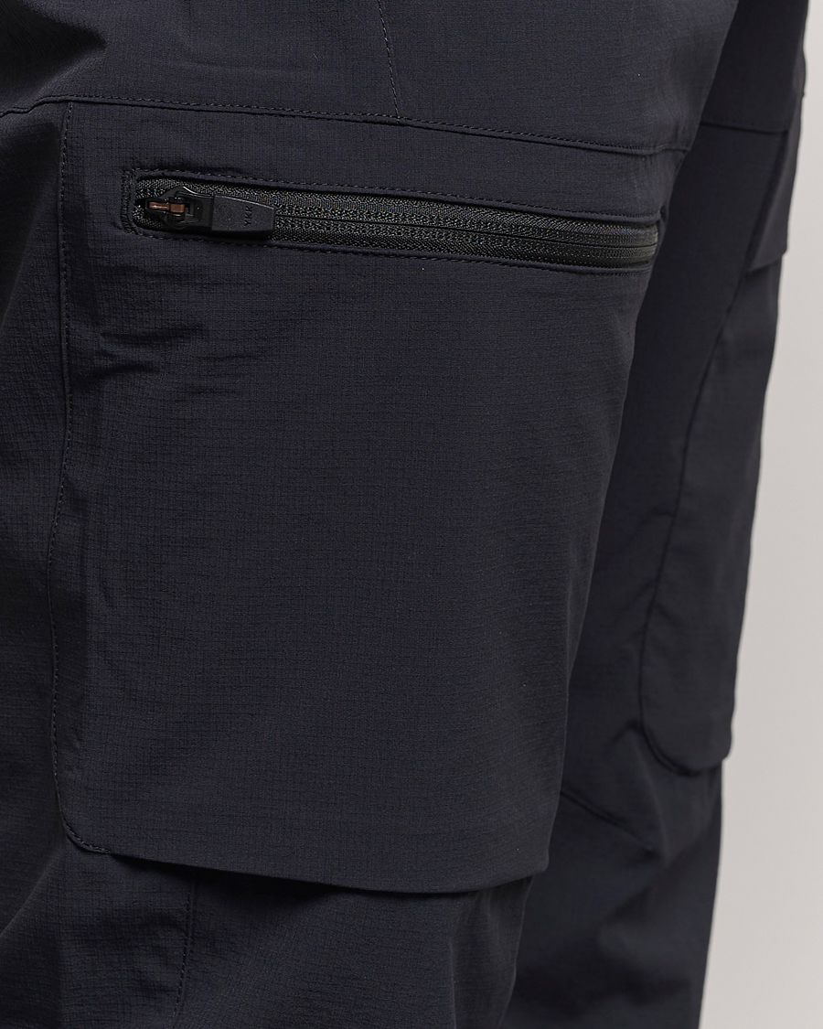 Heren | Broeken | Peak Performance | Light Cargo Pants Black