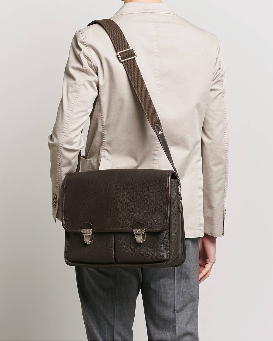 Heren | Louis Vuitton Pre-Owned Alexei Leather Messenger Bag Leather Brown | Louis Vuitton Pre-Owned | Alexei Leather Messenger Bag Leather Brown