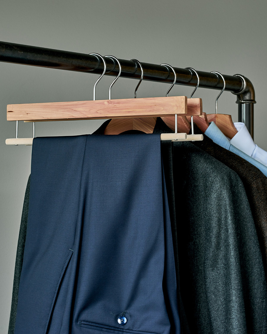 Heren | Hangers | Care with Carl | 2-Pack Cedar Wood Trouser Hangers 