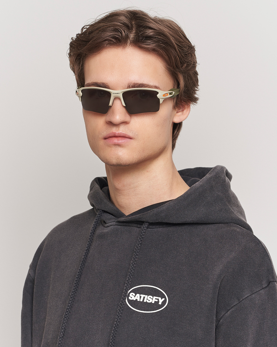 Heren | Active | Oakley | Flak 2.0 XL Sunglasses Matte Sand