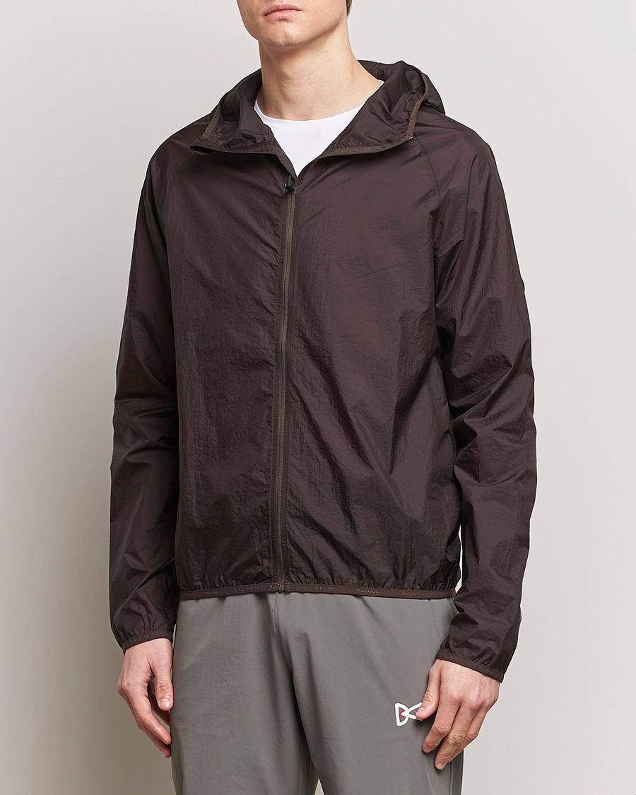 Heren | Outdoorjassen | District Vision | Ultralight Packable DWR Wind Jacket Cacao