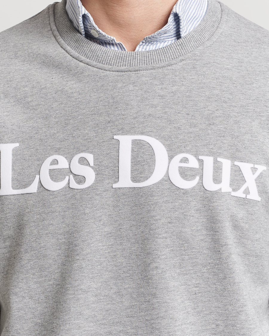 Heren | Truien | LES DEUX | Charles Logo Sweatshirt Light Grey Melange