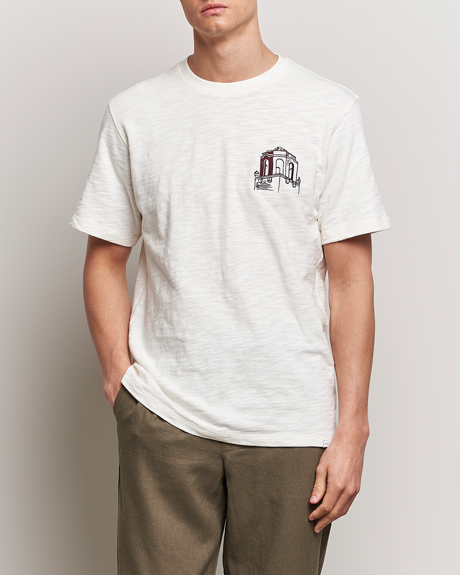 Heren | Nieuwe productafbeeldingen | LES DEUX | Hotel Embroidery T-Shirt Ivory