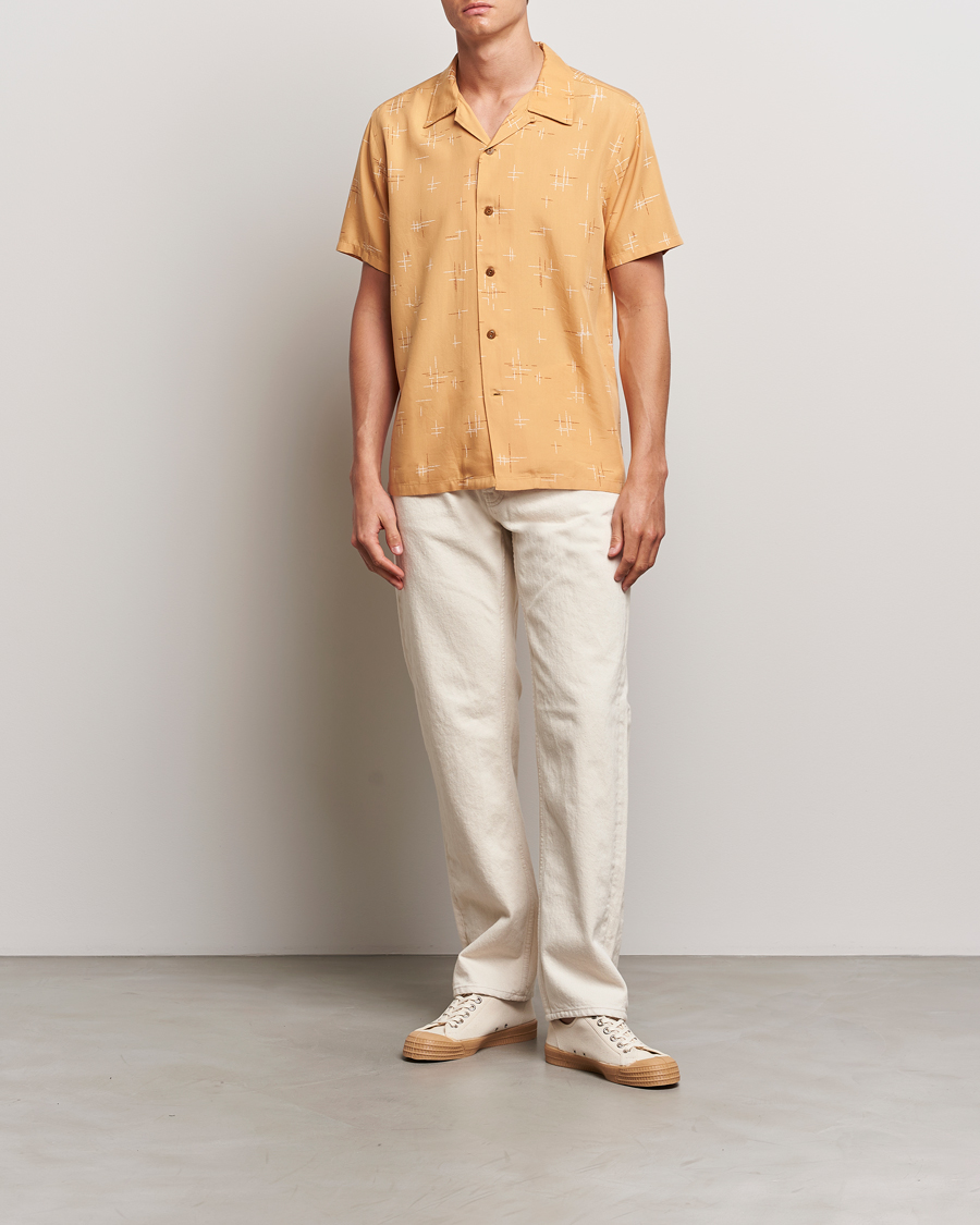 Heren | Overhemden | Nudie Jeans | Arvid 50s Hawaii Shirt Ochre