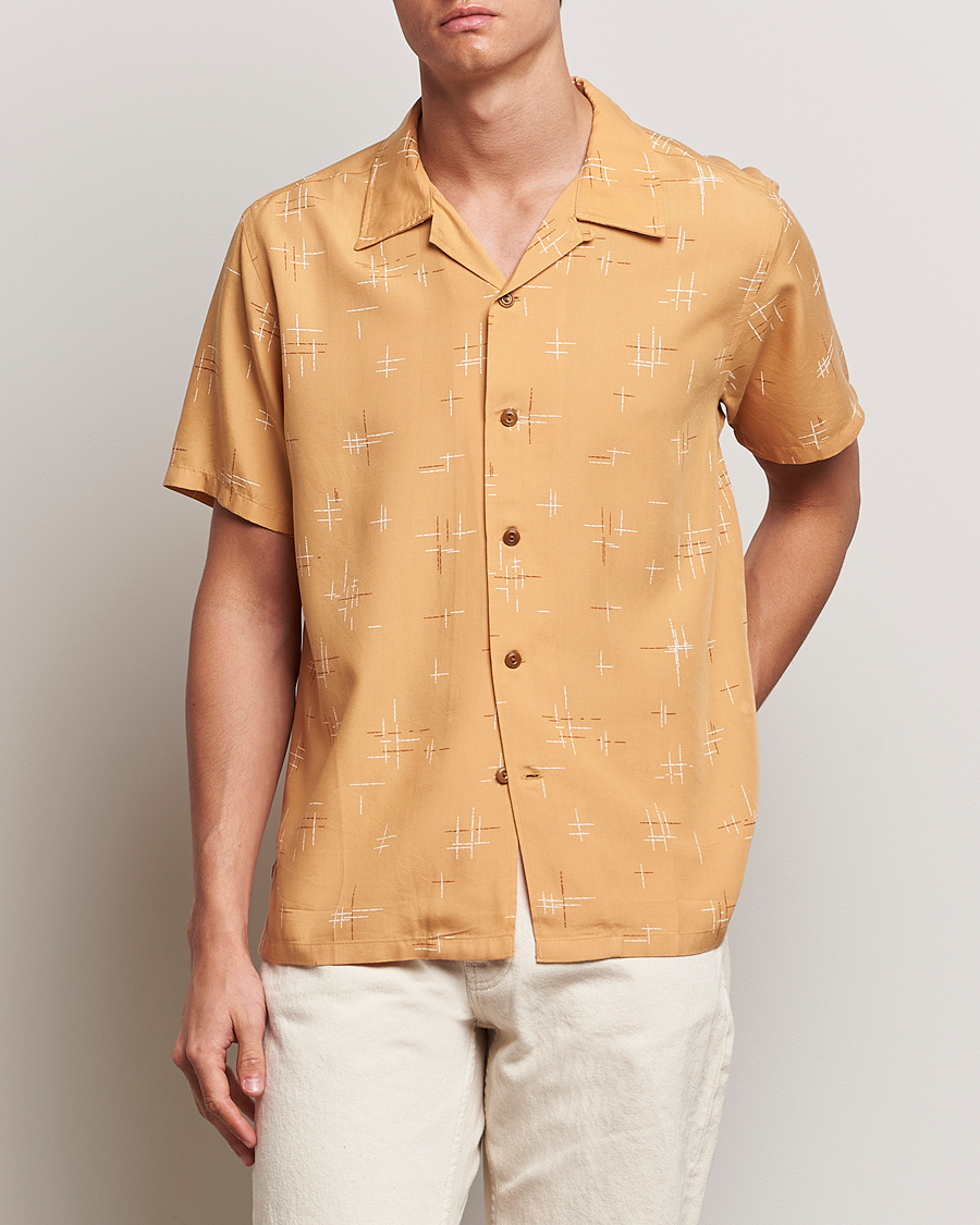 Heren |  | Nudie Jeans | Arvid 50s Hawaii Shirt Ochre
