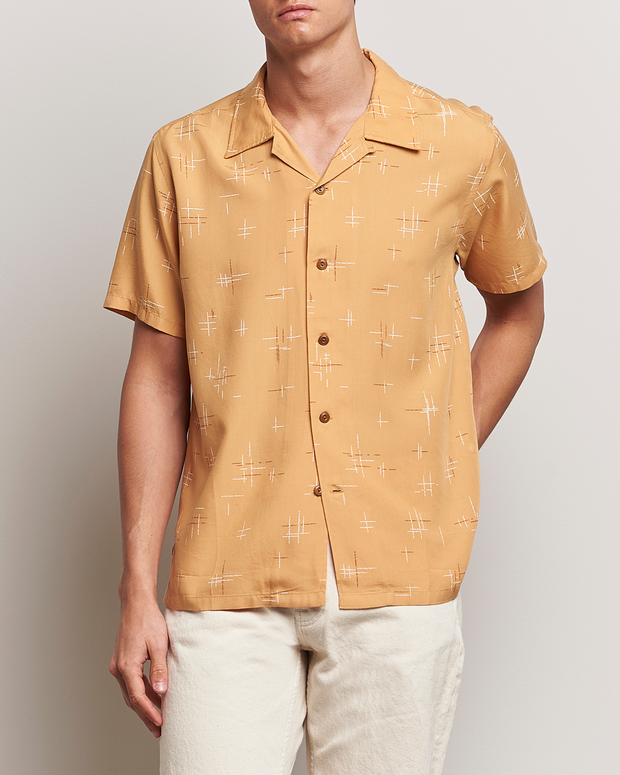 Heren | Overhemden | Nudie Jeans | Arvid 50s Hawaii Shirt Ochre