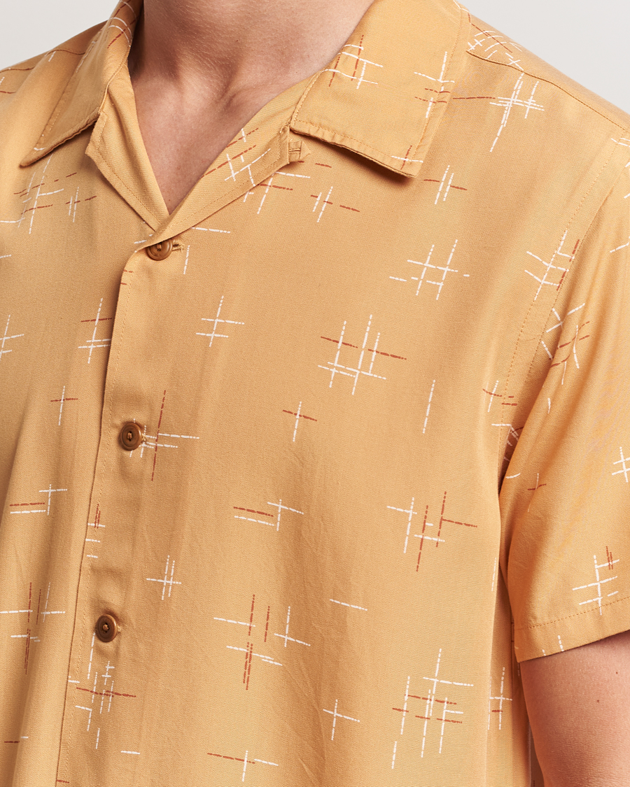 Heren | Overhemden | Nudie Jeans | Arvid 50s Hawaii Shirt Ochre