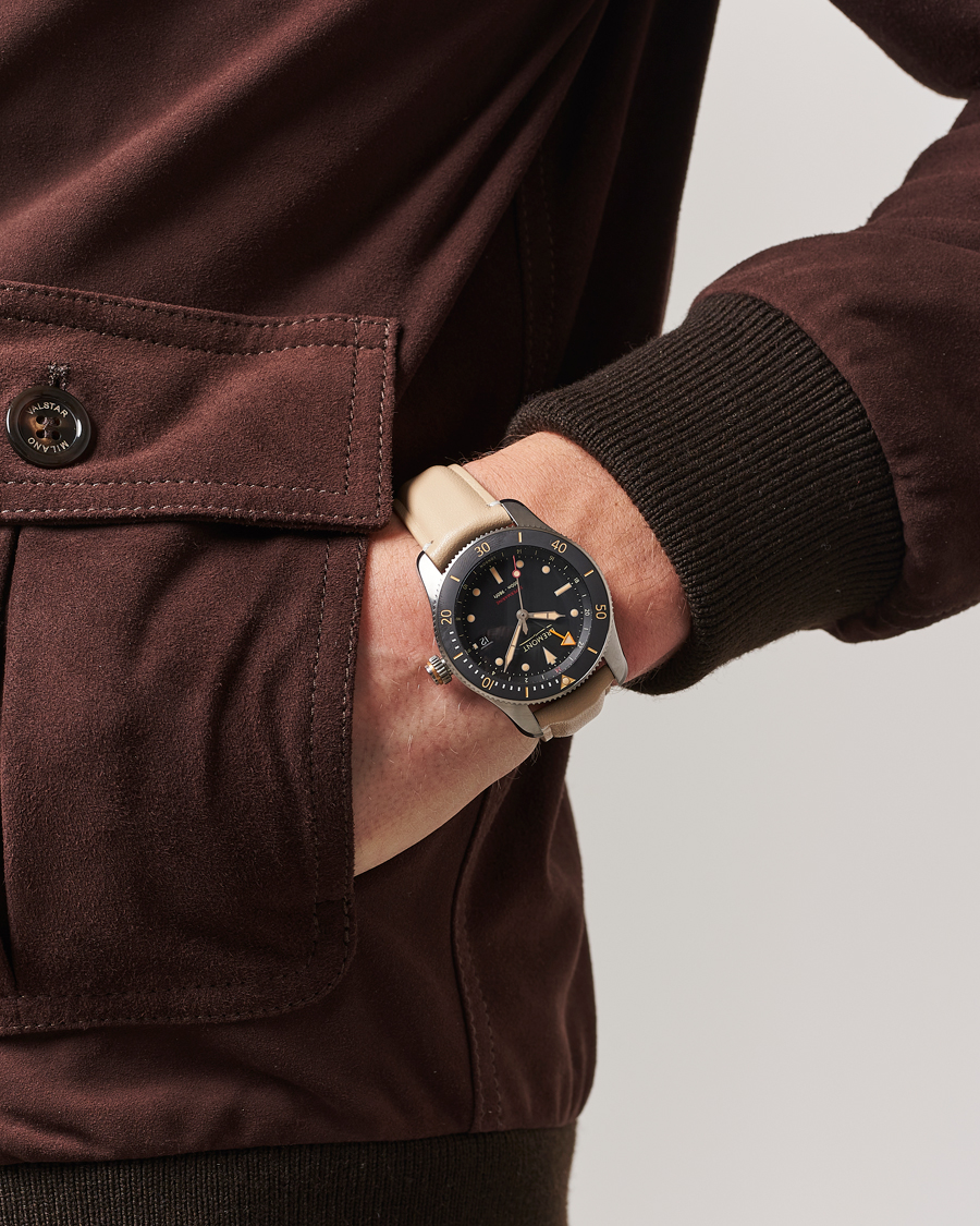 Heren | Bremont S302 GMT Diver 40mm Sahara | Bremont | S302 GMT Diver 40mm Sahara