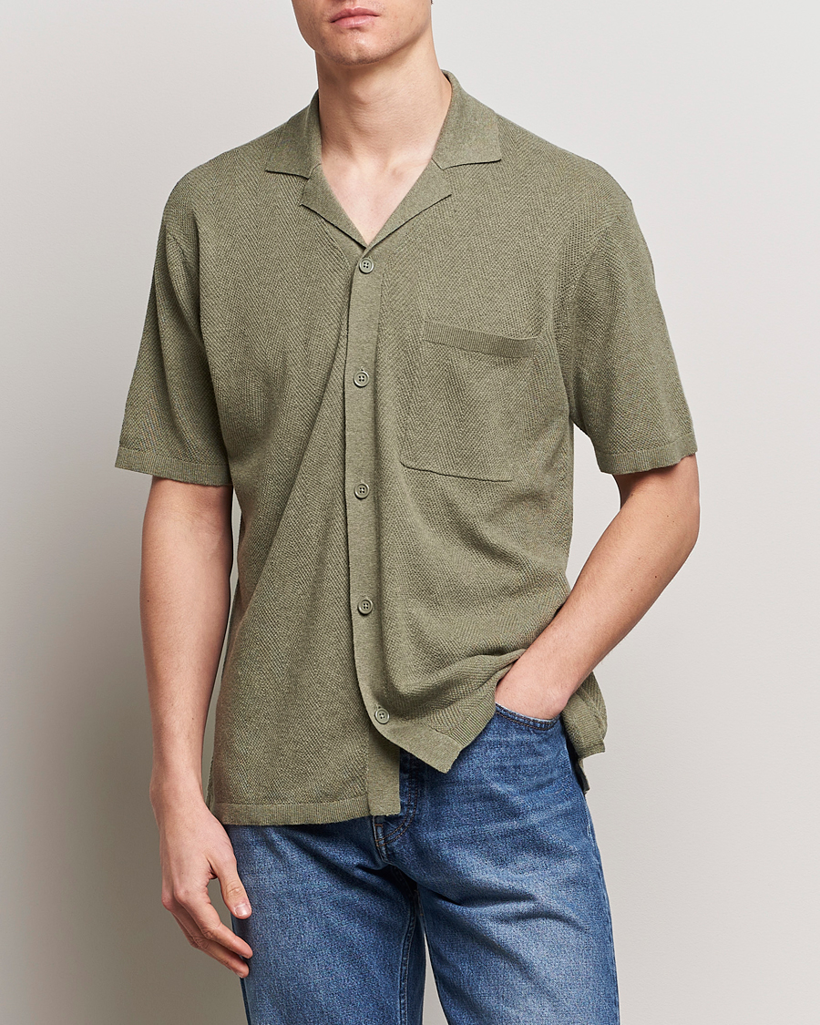 Heren | Overhemden met korte mouwen | A Day\'s March | Yamu Knitted Herringbone Shirt Olive