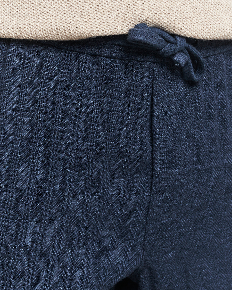 Heren | Korte broek | A Day's March | Ipu Herringbone Linen Drawstring Shorts Indigo Blue