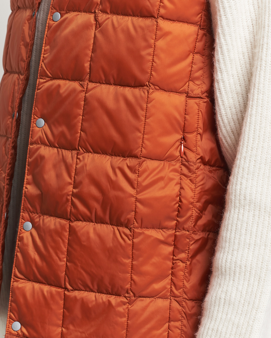 Heren | Jassen | TAION | V-Neck Lightweight Down Vest Brick Orange
