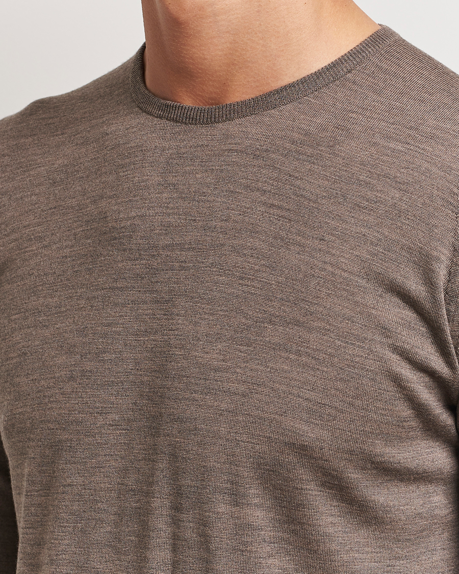 Heren | Truien | John Smedley | Lundy Extra Fine Merino Crew Neck Mushroom Brown