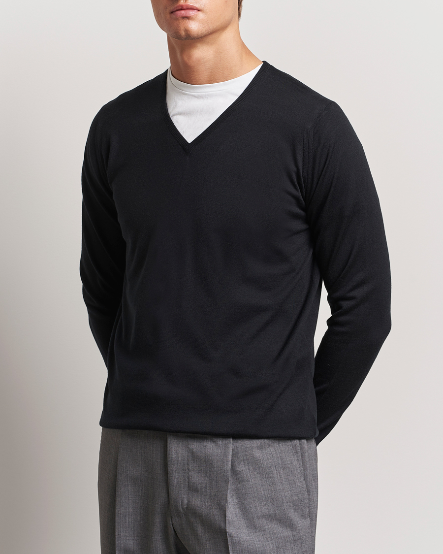 Heren |  | John Smedley | Bobby Extra Fine Merino V-Neck Pullover Black