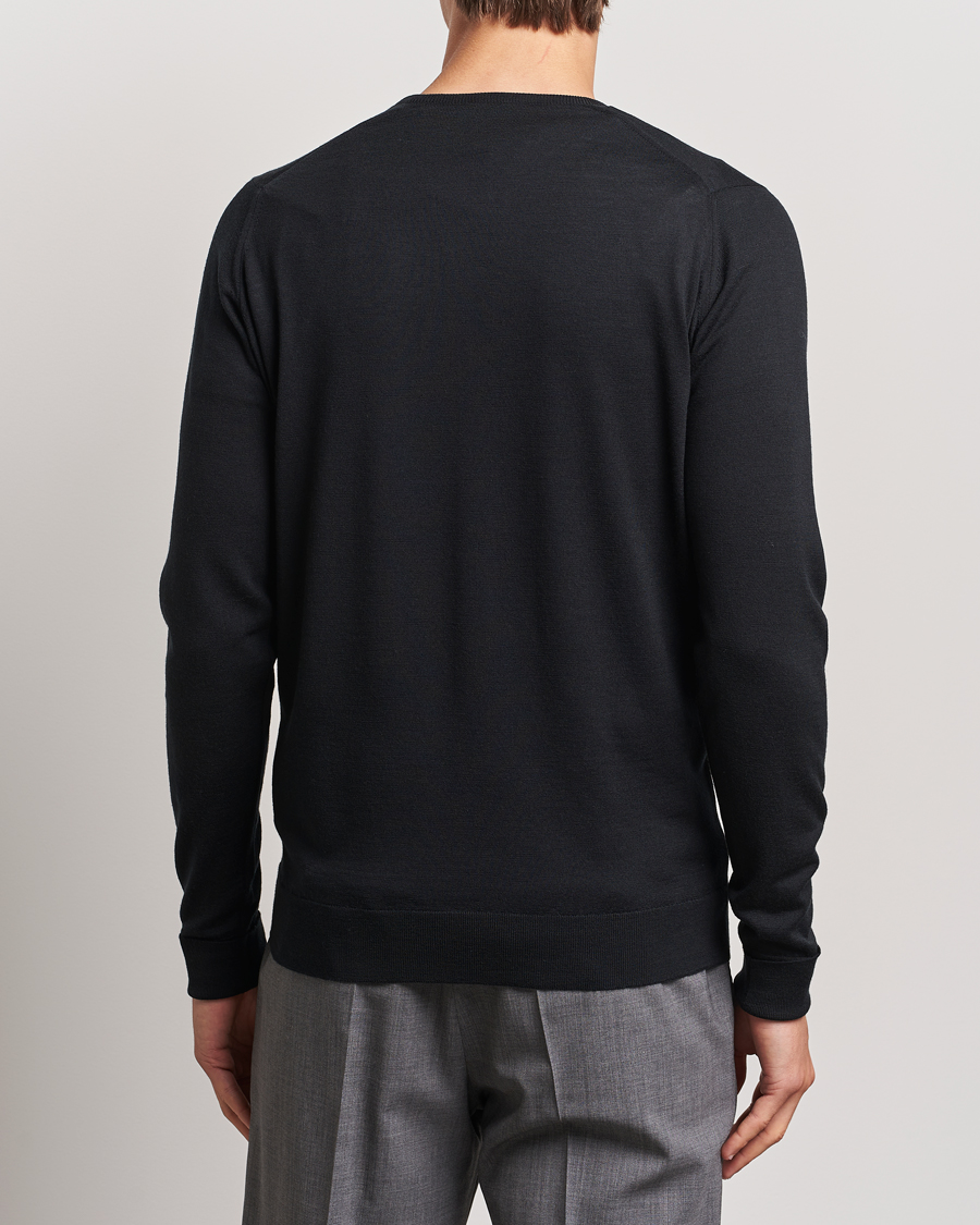 Heren | Truien | John Smedley | Bobby Extra Fine Merino V-Neck Pullover Black