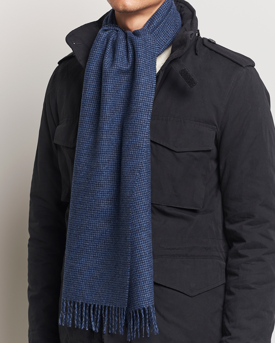 Heren | Amanda Christensen Merino Wool Dogtooth Scarf Navy | Amanda Christensen | Merino Wool Dogtooth Scarf Navy