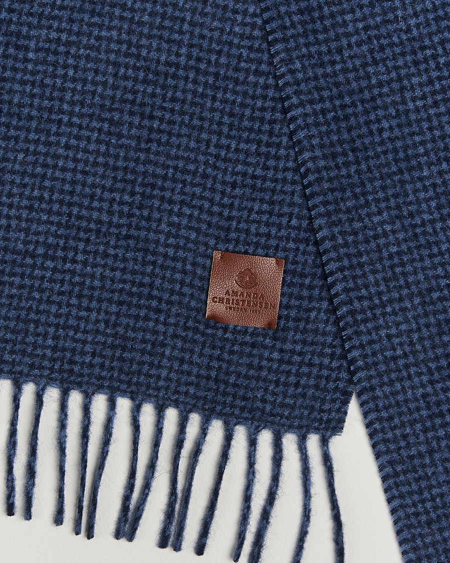 Heren | Amanda Christensen Merino Wool Dogtooth Scarf Navy | Amanda Christensen | Merino Wool Dogtooth Scarf Navy