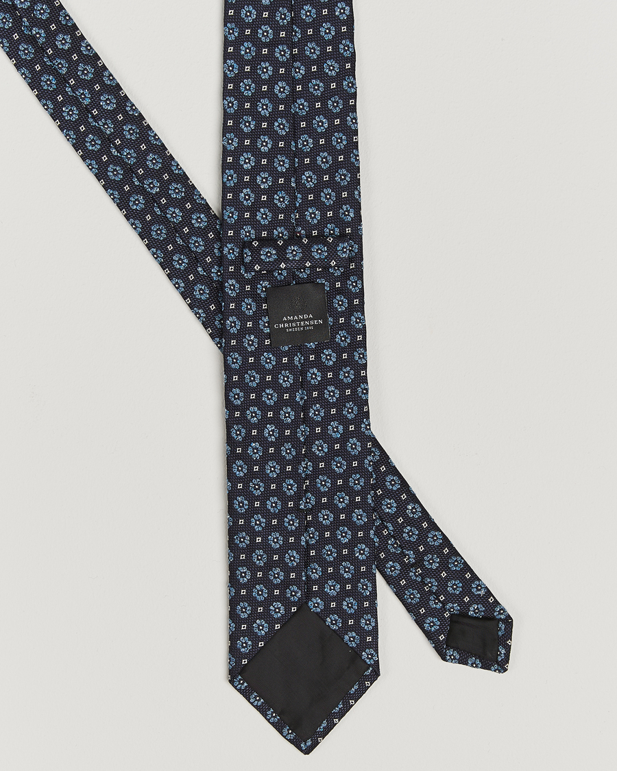 Heren | Amanda Christensen Silk/Cotton Printed Flower 8cm Tie Navy | Amanda Christensen | Silk/Cotton Printed Flower 8cm Tie Navy