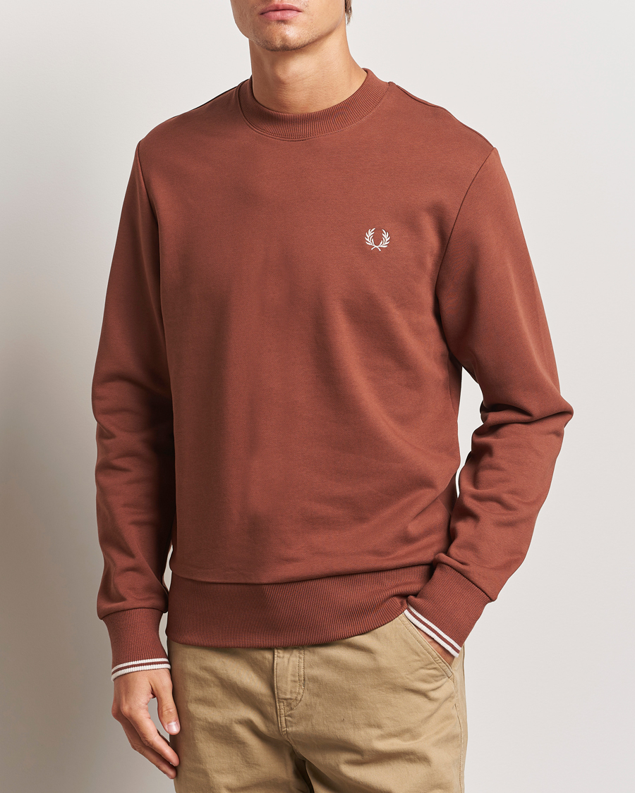 Heren | Truien | Fred Perry | Crew Neck Sweatshirt Whiskey Brown