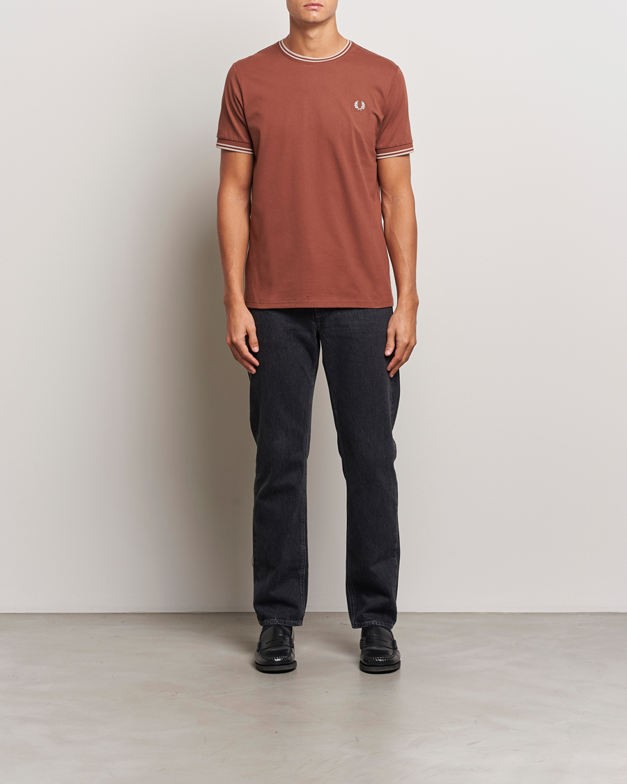 Heren | T-shirts | Fred Perry | Twin Tipped T-Shirt Whiskey Brown