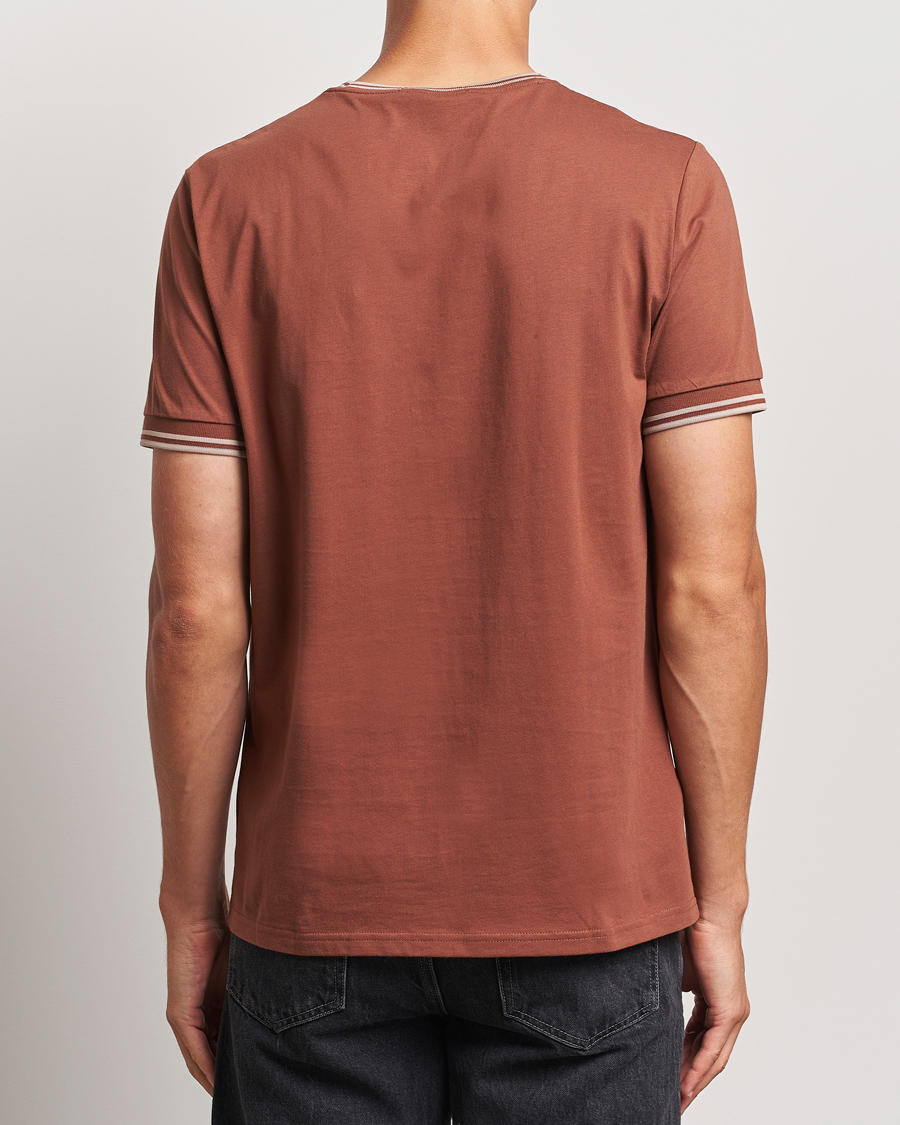 Heren | T-shirts | Fred Perry | Twin Tipped T-Shirt Whiskey Brown