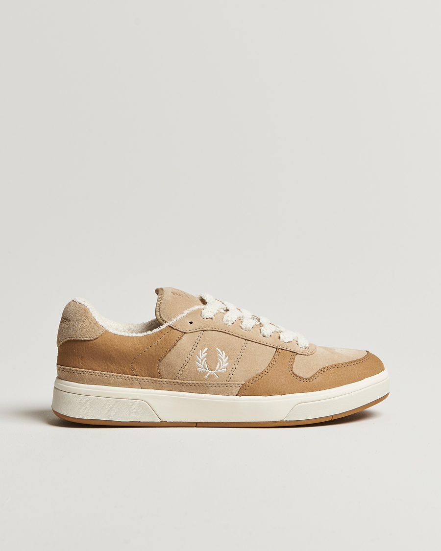 Heren | Fred Perry B300 Textured Nubuck/Suede Sneaker Warmstone/Ecru | Fred Perry | B300 Textured Nubuck/Suede Sneaker Warmstone/Ecru