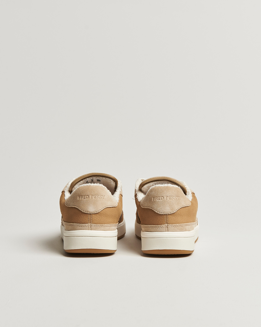 Heren | Fred Perry B300 Textured Nubuck/Suede Sneaker Warmstone/Ecru | Fred Perry | B300 Textured Nubuck/Suede Sneaker Warmstone/Ecru