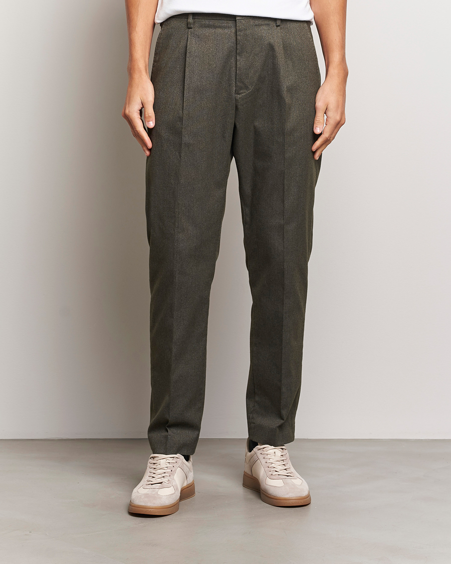 Heren | Broeken | NN07 | Bill Pleated Brushed Cotton Trousers Dark Army