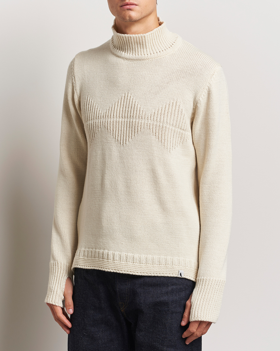 Heren | Truien | Peregrine | Mountain Guernsey Merino Funnel Neck Cream