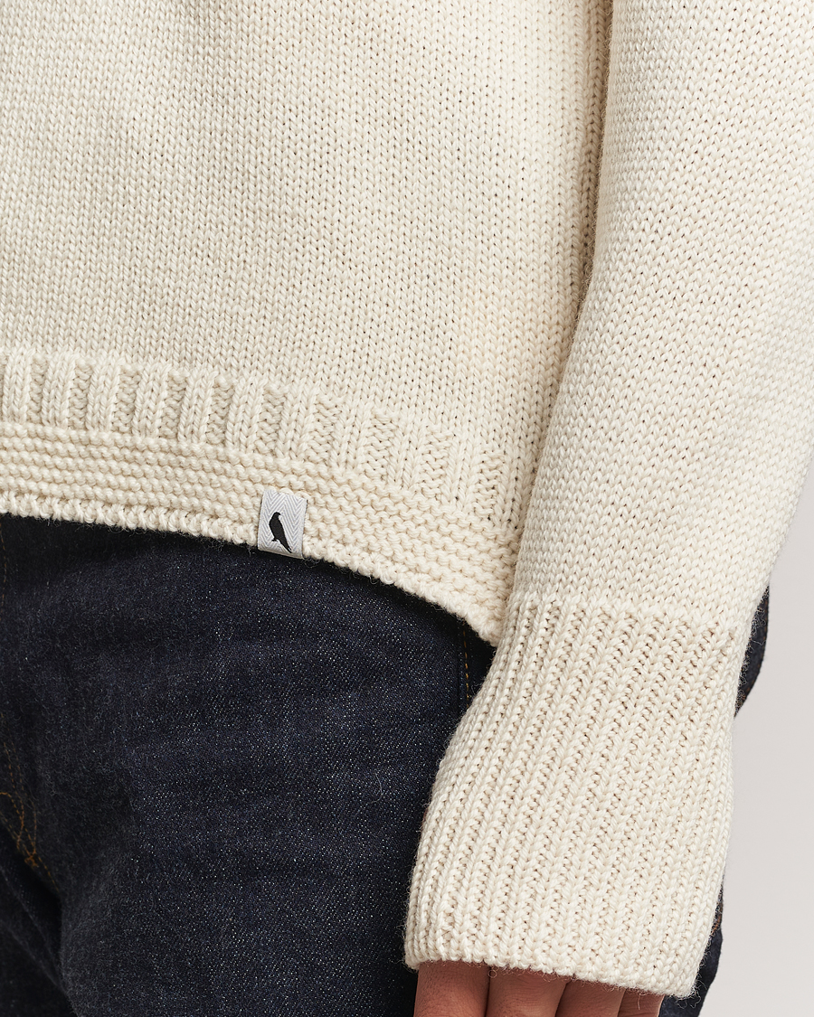 Heren | Truien | Peregrine | Mountain Guernsey Merino Funnel Neck Cream