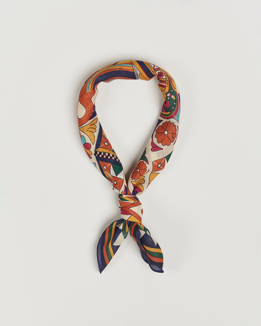 Heren | Drake's Maharaja Print Wool/Silk Bandana Navy/Yellow | Drake's | Maharaja Print Wool/Silk Bandana Navy/Yellow