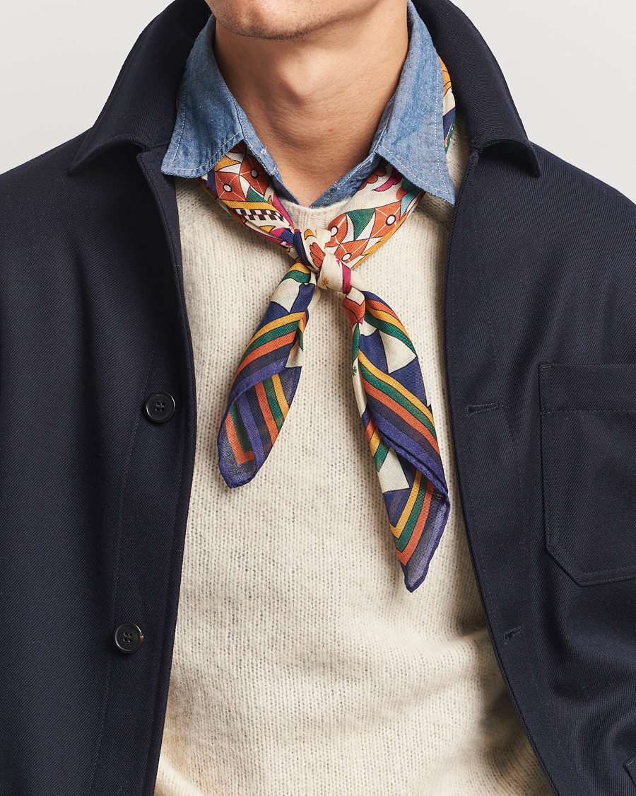 Heren | Drake's Maharaja Print Wool/Silk Bandana Navy/Yellow | Drake's | Maharaja Print Wool/Silk Bandana Navy/Yellow