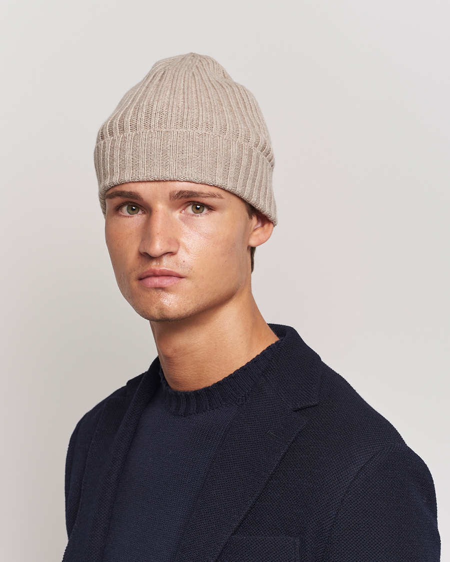 Heren | Piacenza Cashmere Ribbed Cashmere Beanie Light Beige | Piacenza Cashmere | Ribbed Cashmere Beanie Light Beige
