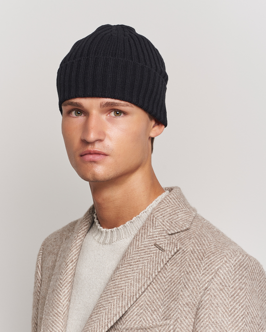 Heren | Piacenza Cashmere Ribbed Cashmere Beanie Black | Piacenza Cashmere | Ribbed Cashmere Beanie Black