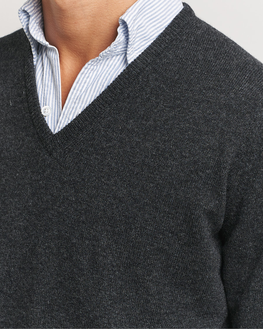 Heren | Truien | William Lockie | Rob Lambswool V-Neck Charcoal