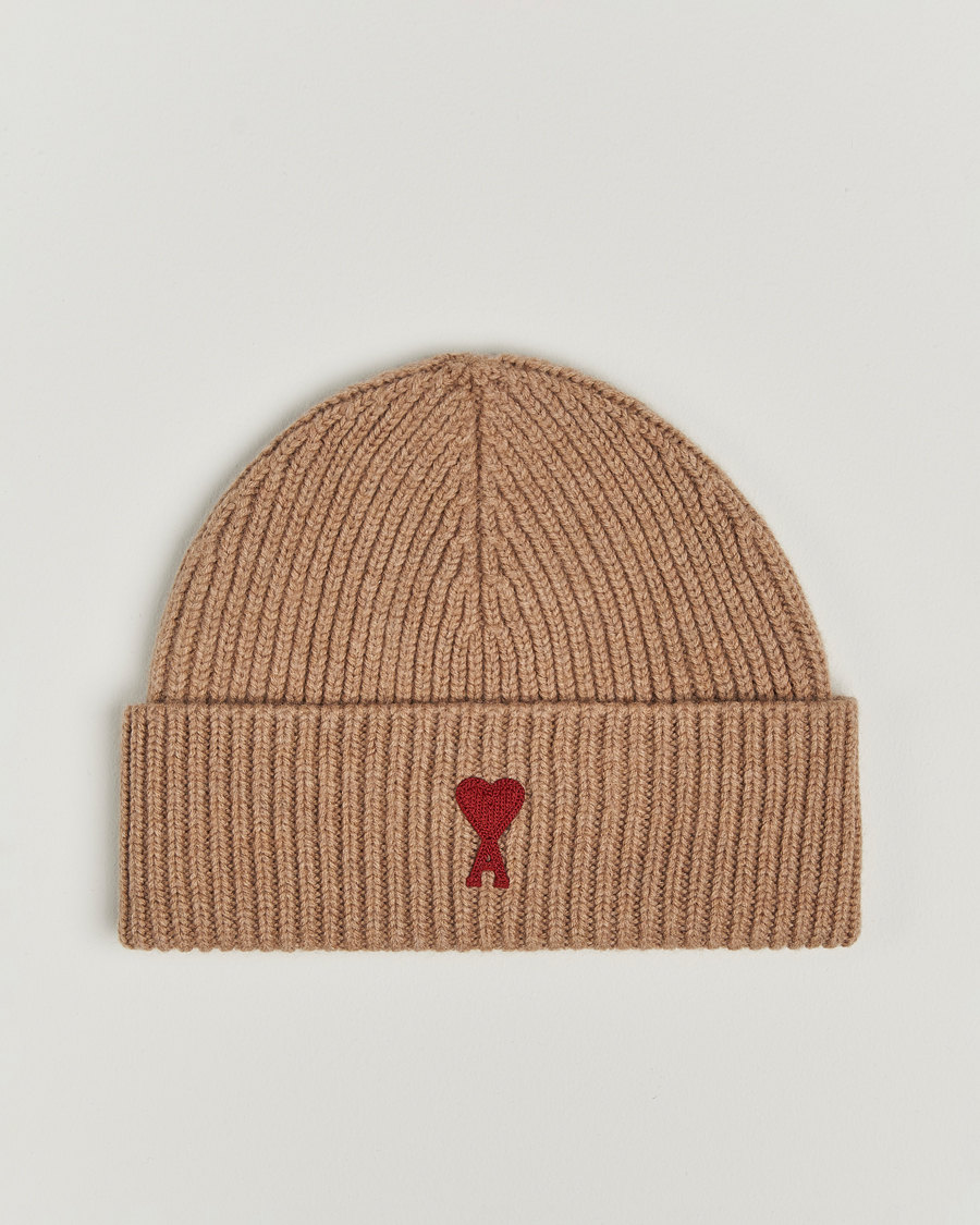 Heren | AMI Heart Logo Beanie Camel | AMI | Heart Logo Beanie Camel