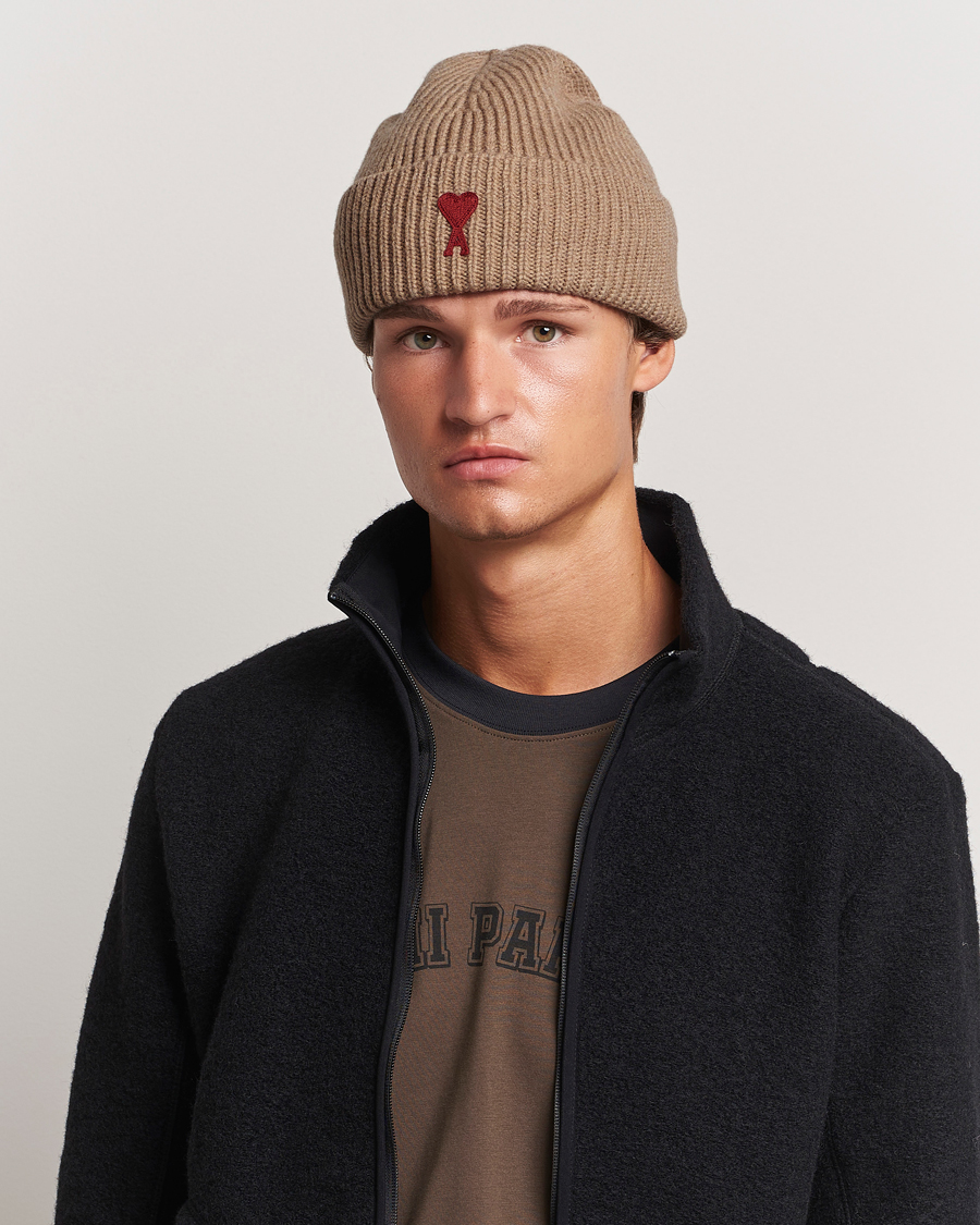 Heren | AMI Heart Logo Beanie Camel | AMI | Heart Logo Beanie Camel