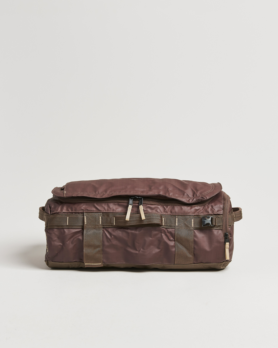 Heren | The North Face Base Camp Voyager Duffel 32L Brown | The North Face | Base Camp Voyager Duffel 32L Brown