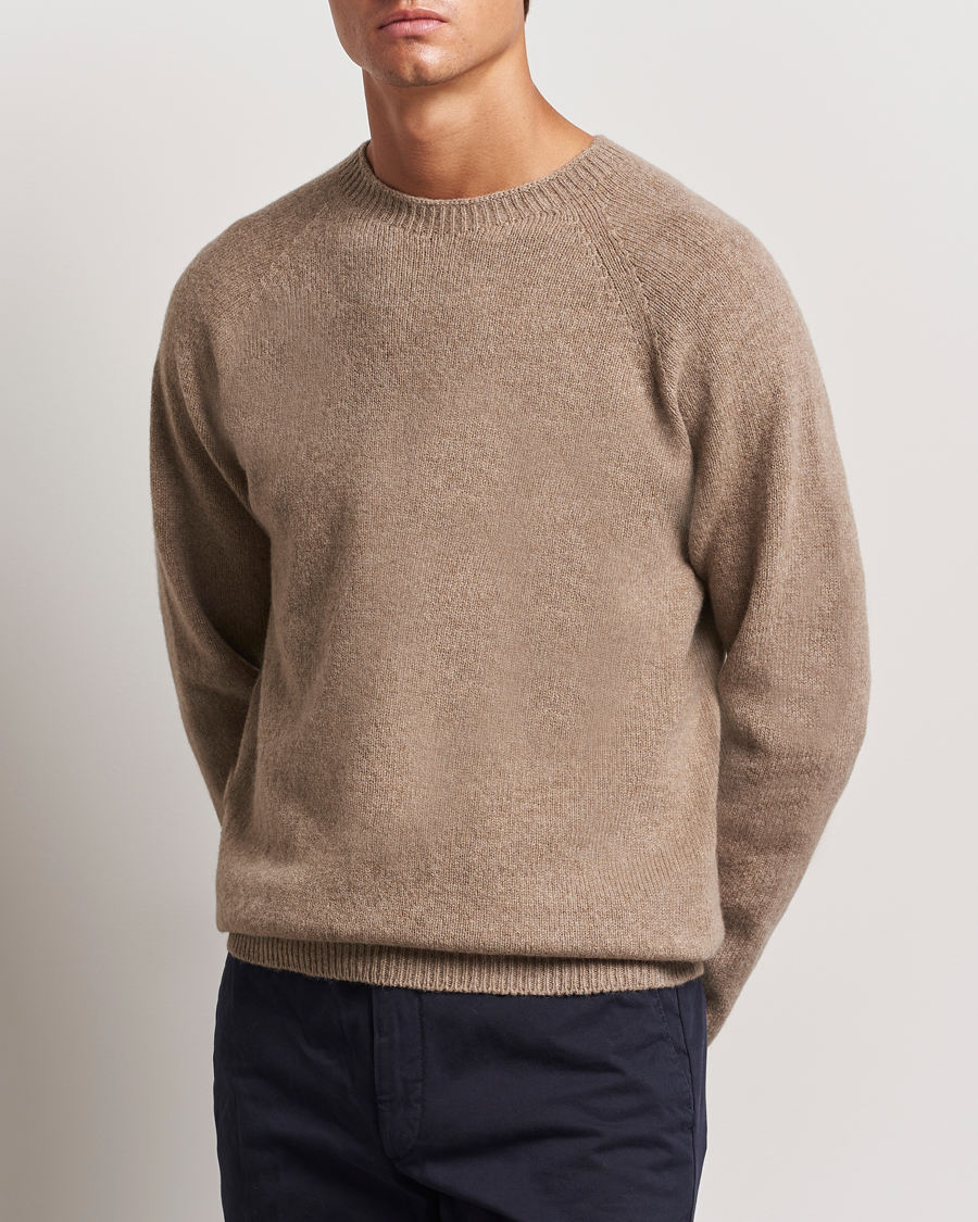 Heren | Truien | Sunspel | Lambswool Crewneck Sandstone