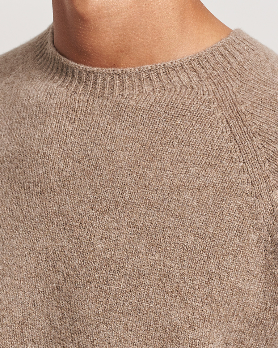 Heren | Truien | Sunspel | Lambswool Crewneck Sandstone