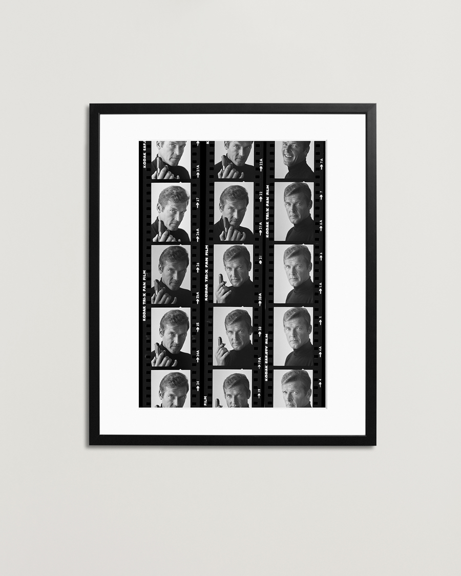 Heren | Posters | Sonic Editions | Framed Roger Moore Contact Sheet